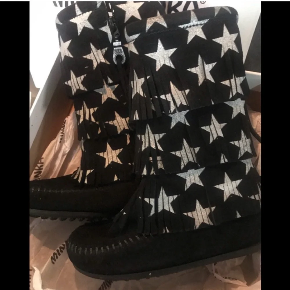 Minnetonka Kids Star 3-Layer Boot - Black
